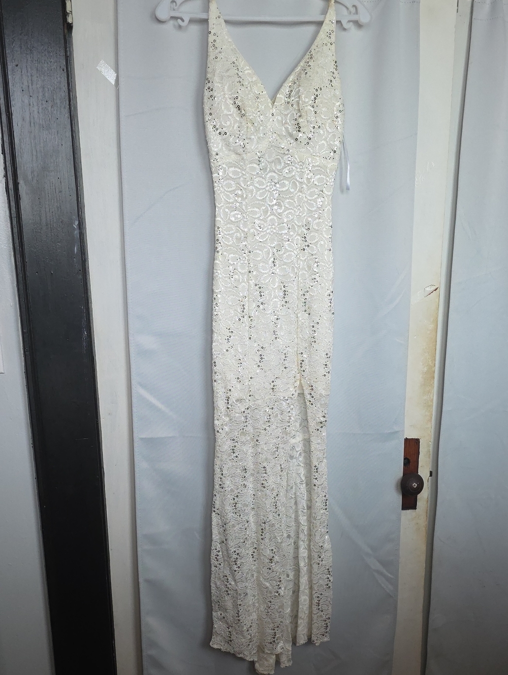 Elegant White Sequin Lace V-Neck Evening Dress